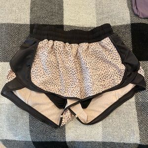Size 2 2.5in Lululemon Shorts